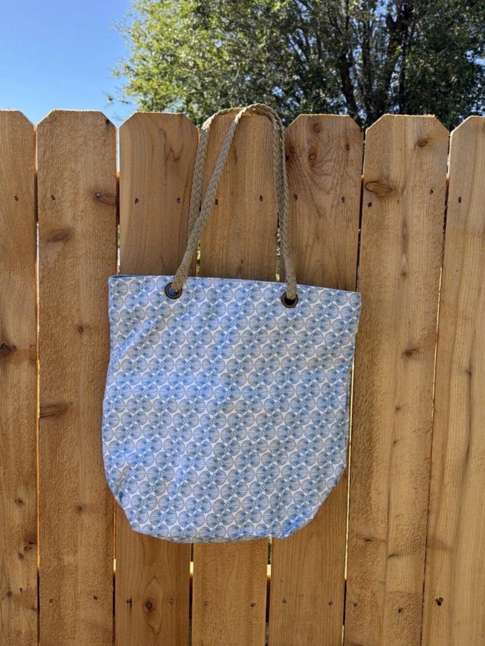 Crabtree Evelyn Light Blue Clamshell Canvas Beach Tote - NWT